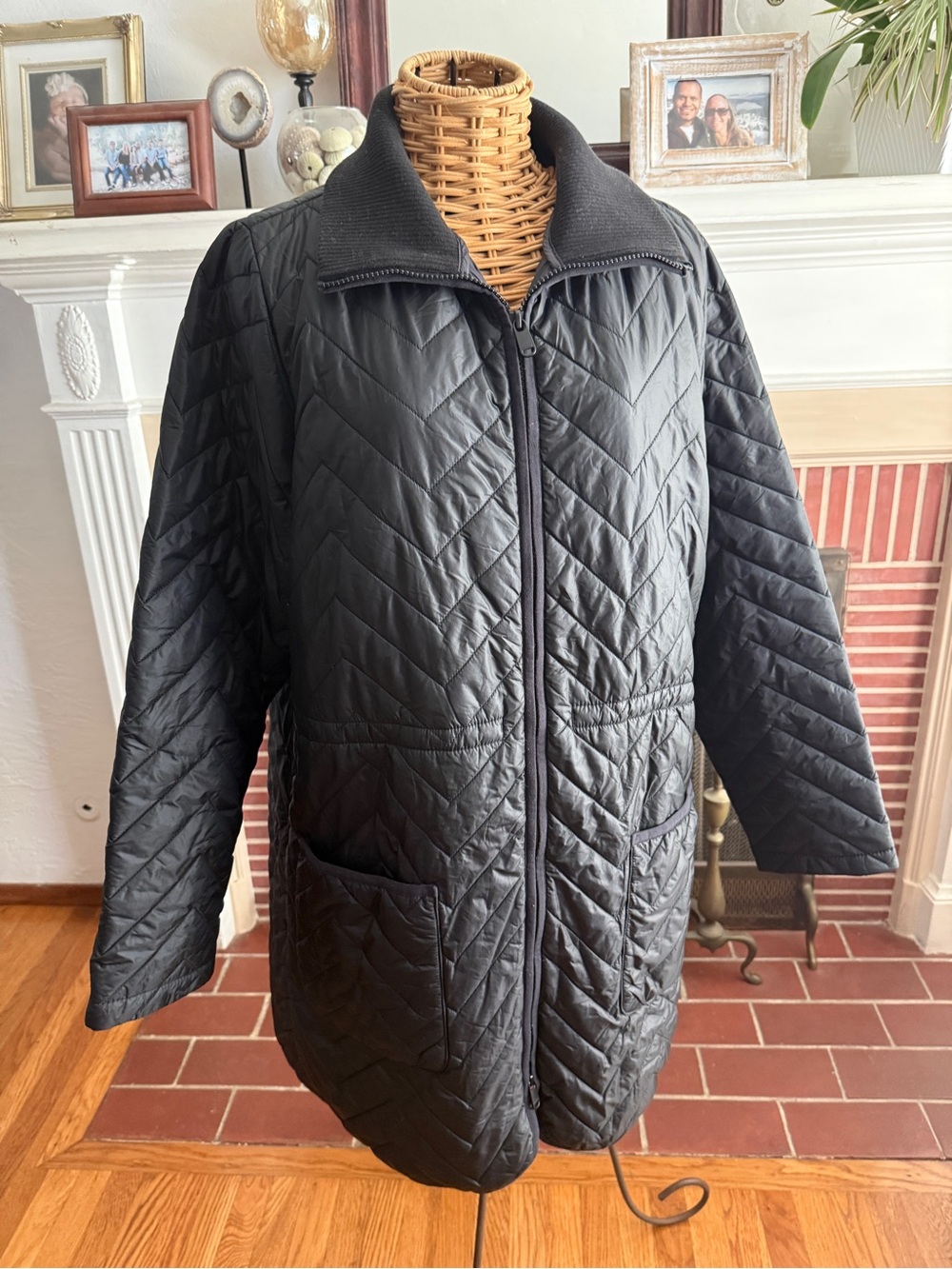 Athleta black Mendicino puffer winter coat XL